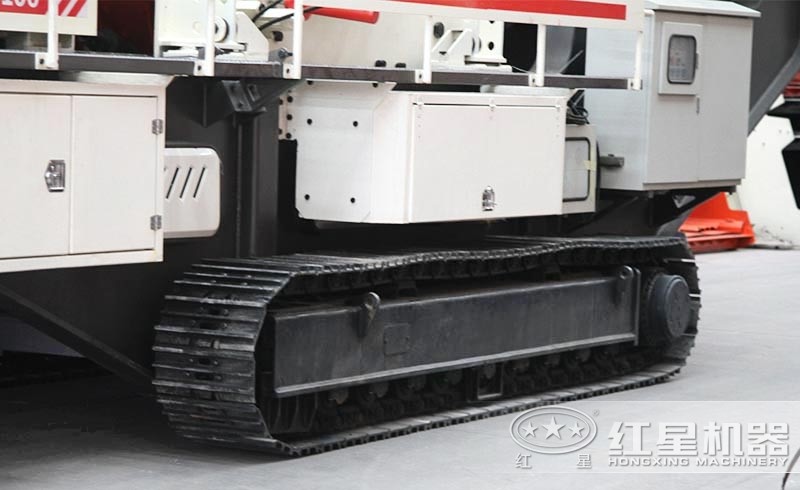 小型履帶石頭破碎機(jī)：履帶液壓驅(qū)動(dòng)，砂廠(chǎng)暢通無(wú)阻