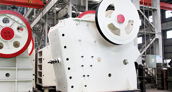 鐵礦石一段粗碎用的1200*1500顎破機多少錢？產(chǎn)量是多少？