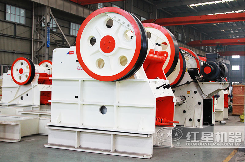 鄂式破碎機，礦山粗碎進料口大，產(chǎn)量高