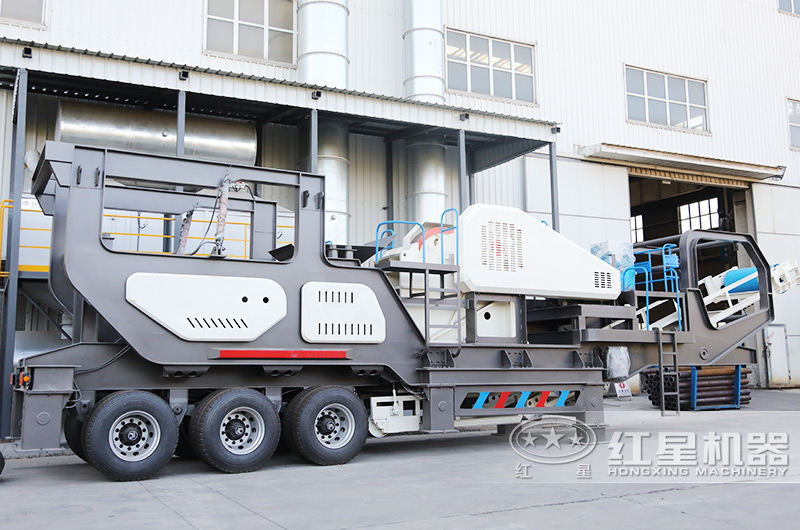 安山巖輪胎移動破碎站，搭配鄂破用于粗碎