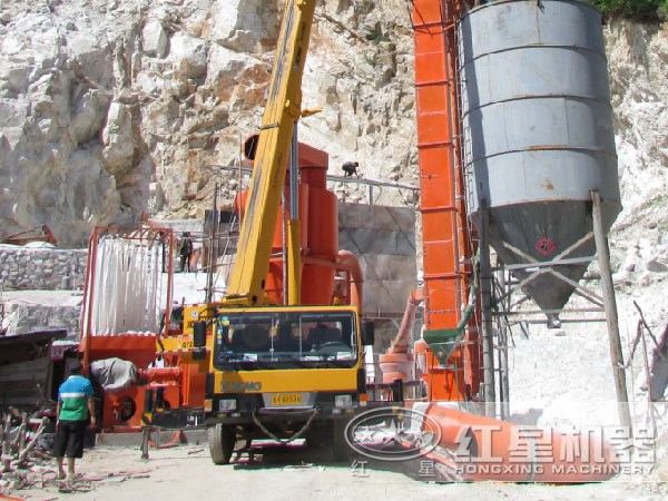 方英石磨粉生產(chǎn)線現(xiàn)場(chǎng)