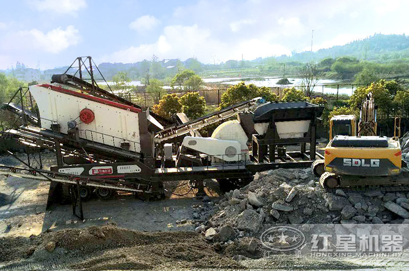 移動(dòng)錘式破碎機(jī)加工客戶(hù)現(xiàn)場(chǎng)實(shí)拍